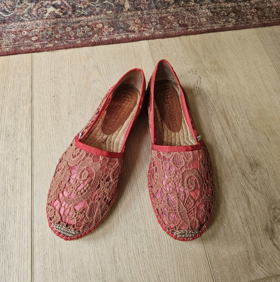 Viscata Designer Red Lace Espadrille Flats - Picture 1 of 5